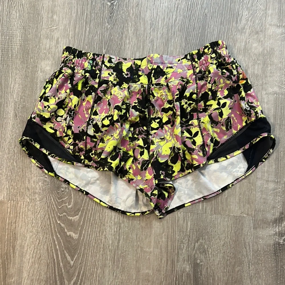 Lululemon Hotty Hot Sz 8 Women's Multicolor Athletic Workout Gym Run Yoga Shorts